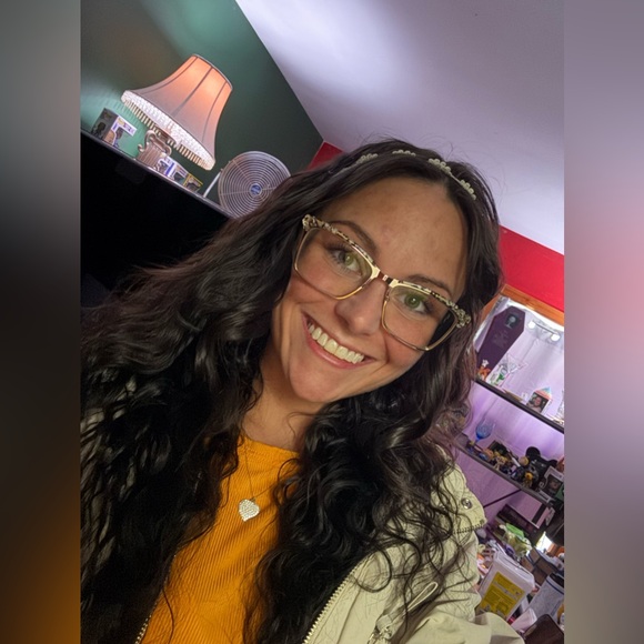 Meet Your Posher Kay - Picture 4 of 16